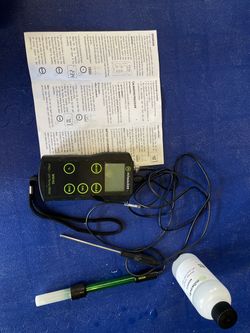 Milwaukee MW102 pH and Temperature Meter