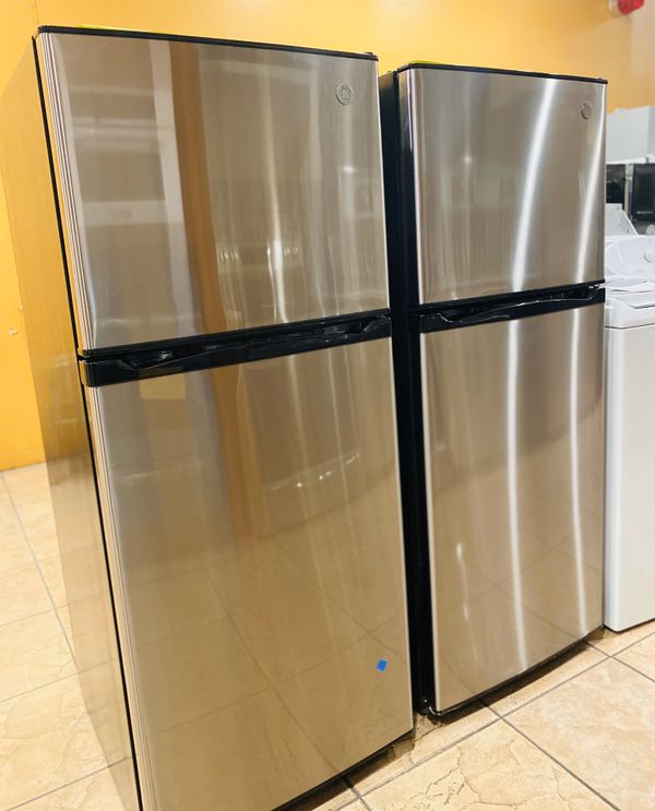 SCRATCH AND DENT BRAND NEW TOP FREEZER REFRIGERATOR! for Sale in Mesa
