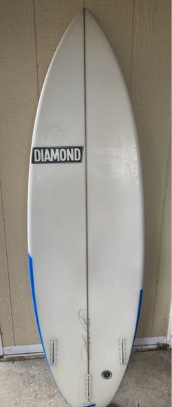 Dimond Surfboard 6’1 squash tail tri fin