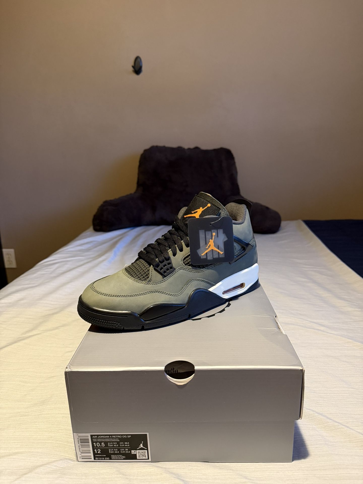 Jordan 4 Undefeated Sz 10.5