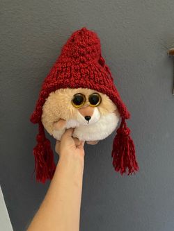 Red knit cap for girl