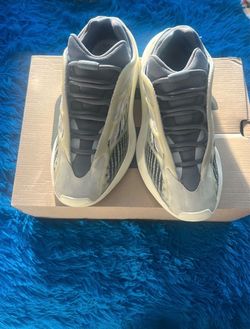 Adidas Yeezy 700 V3 Sneakers