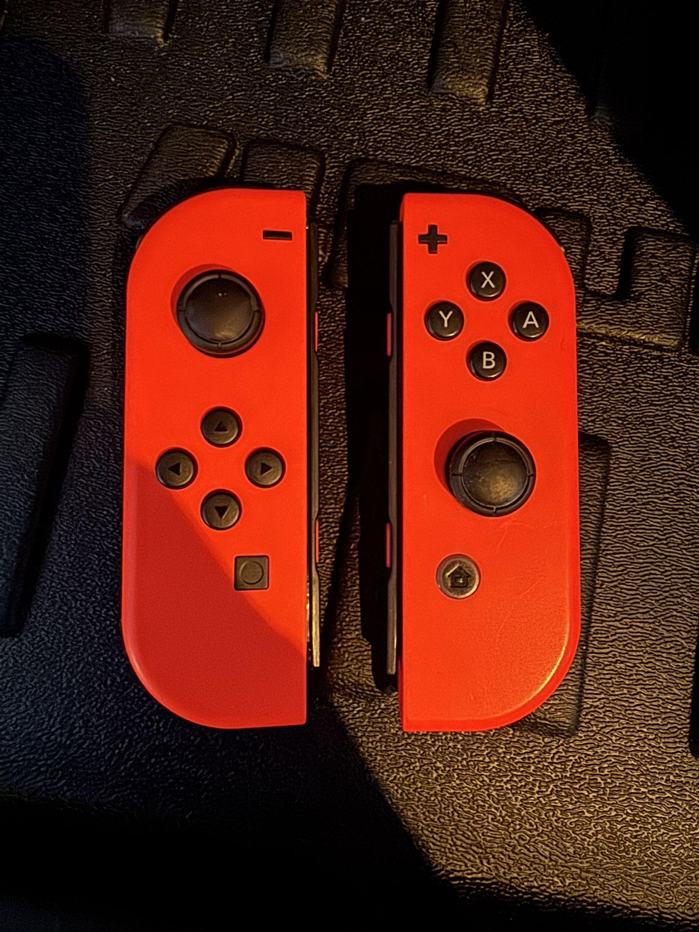 Red Joycons - Nintendo Switch