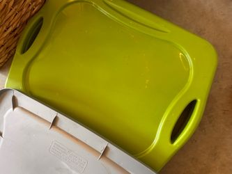 Plastic lids, containers