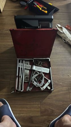 Bearing Puller Set in Metal Case