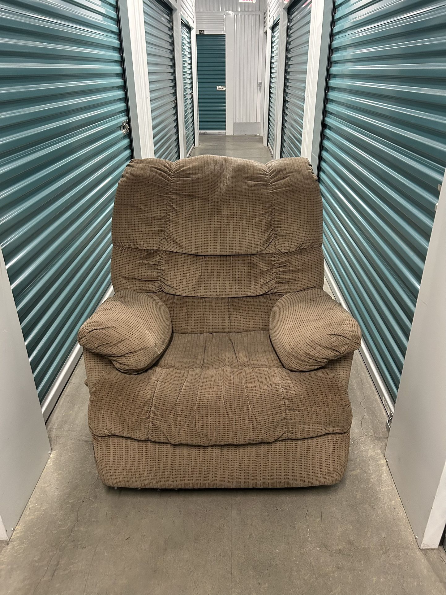 Comfy Recliner for Sale in Las Vegas, NV OfferUp