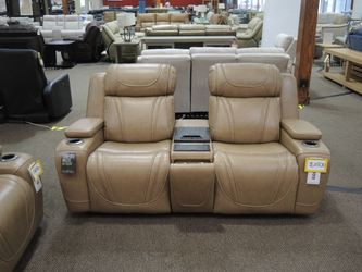 Kuka Jet Set Leather Power Loveseat