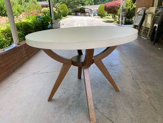 West Elm Arc Base Pedestal Rounding Dining Table