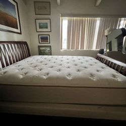 Like New Queen Bed 