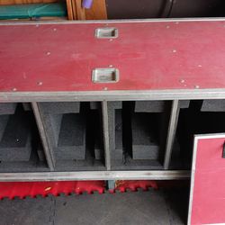 Rolling flight case/locking storage