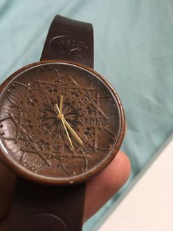 HAND CARVED NUT TREE WOODEN WATCH OVI WATCH MANDALA KING SWISS
