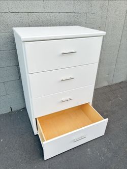 LARGE 4 DRAWERS WHITE CHEST W/GLIDES‼️