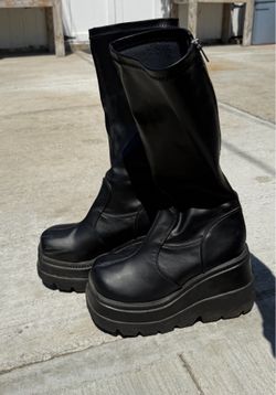 Demonia platform boots