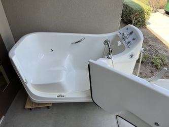 Invacare Whirlpool Side Entry Tub