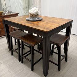 Dining Room Table And 6 Chairs 