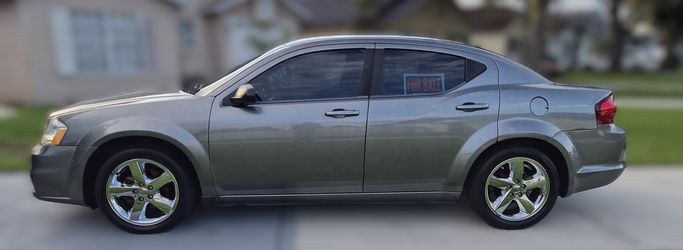 Gray 2013 Dodge Avenger SE