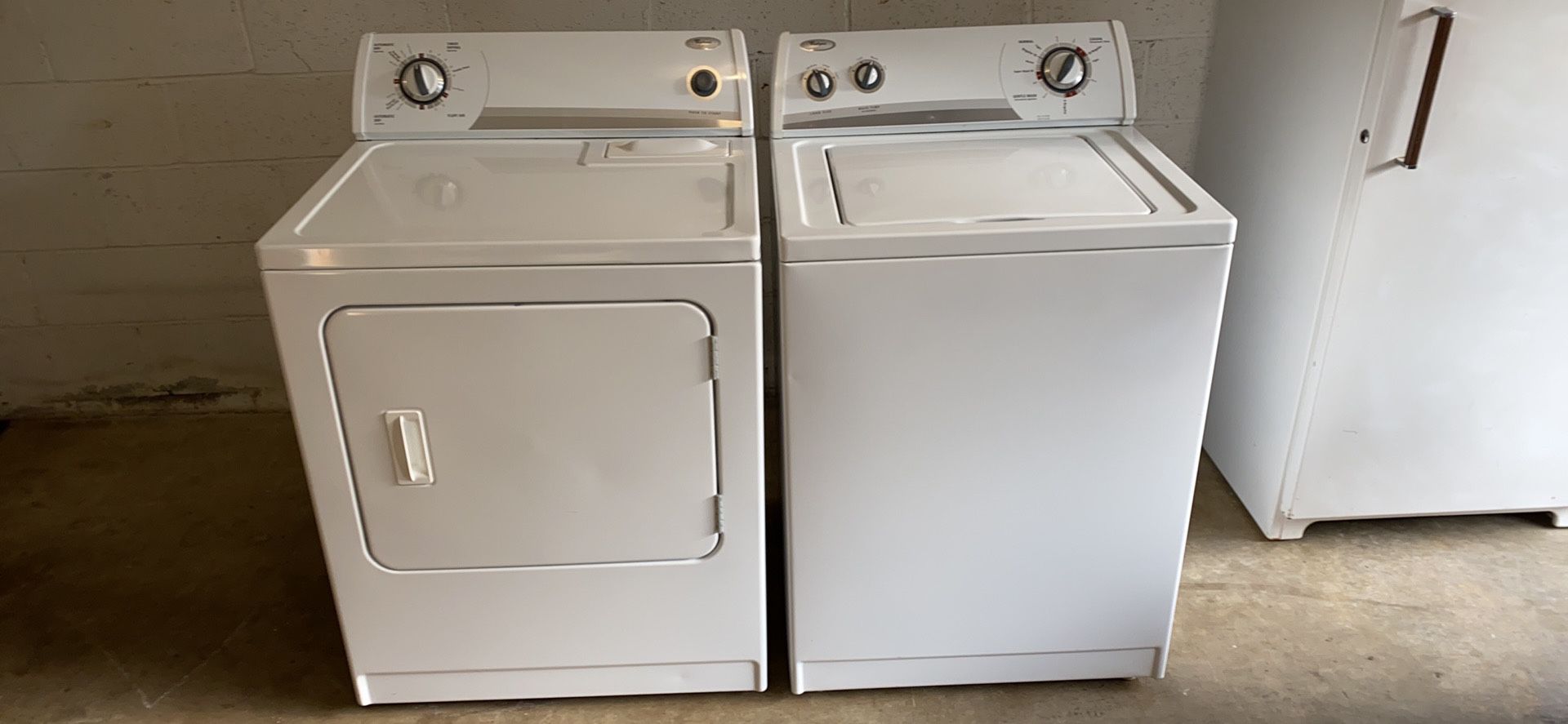 Whirlpool Washer & Dryer Set (White)