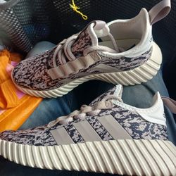 Adidas Woman's Size 8