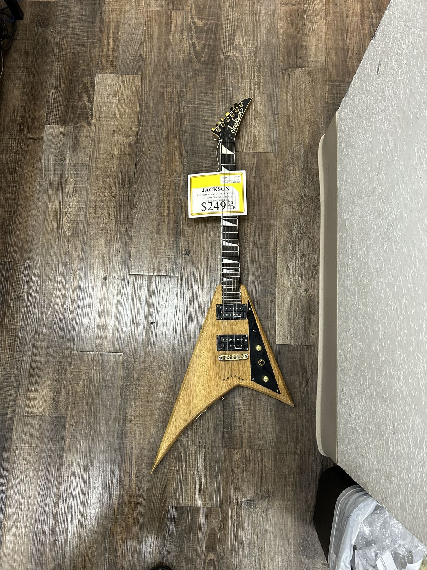 96091 Jackson Rhoads V 6 String Electric Natural Wood Flying V Guitar No Case 537735