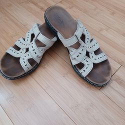 Clarks Beige Women's Sandals Size 7M