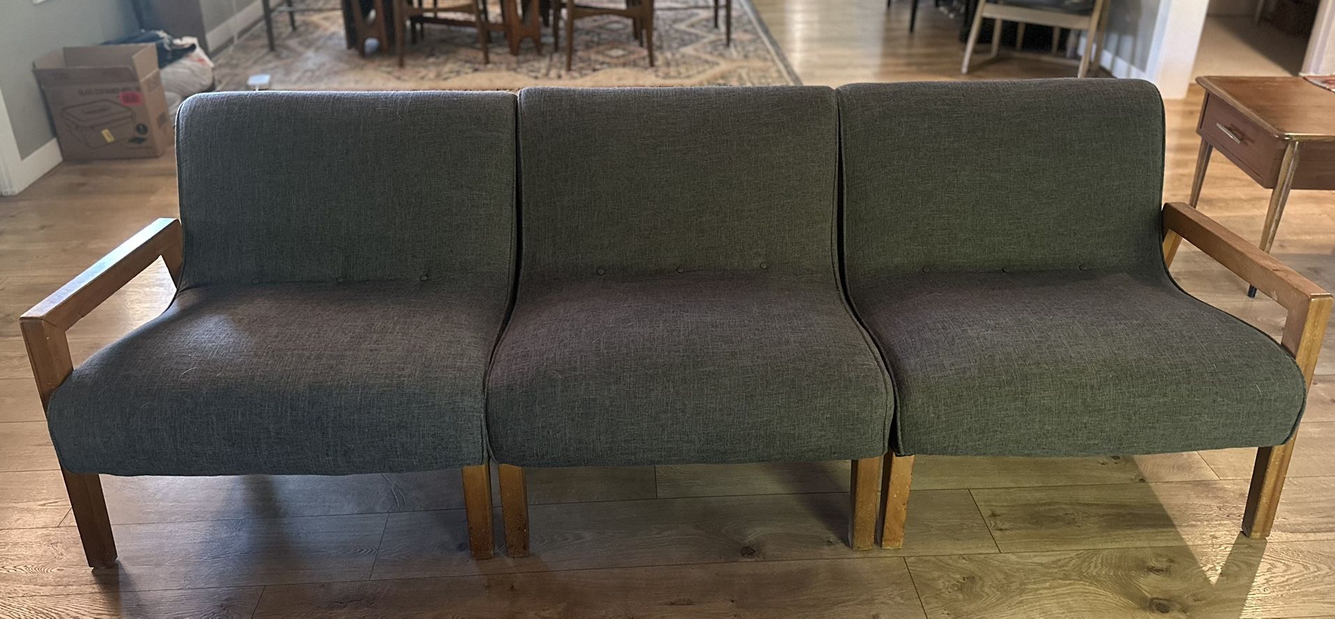Mid-Century Modern Sofa – Authentic Vintage