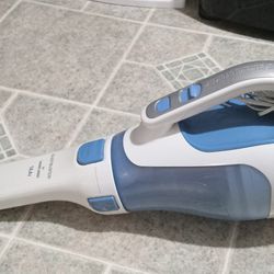 Black & Decker Dustbuster Advanced Clean Cordless Handheld Vacuum In Good Working Condition, $30.