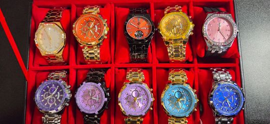 Single chains and pendants and single watches