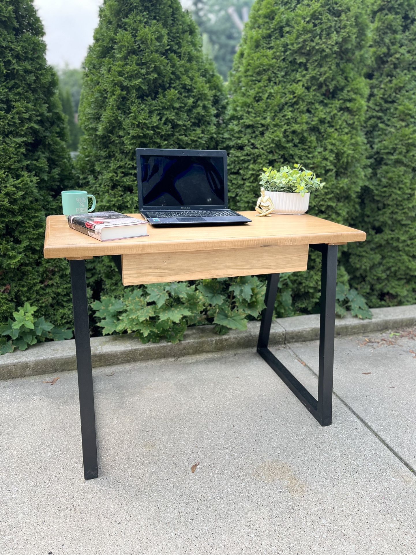 Modern Desk With Drawer