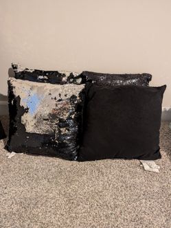 Black/Glitter decorative pillow