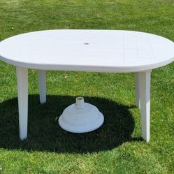Oval Plastic Table