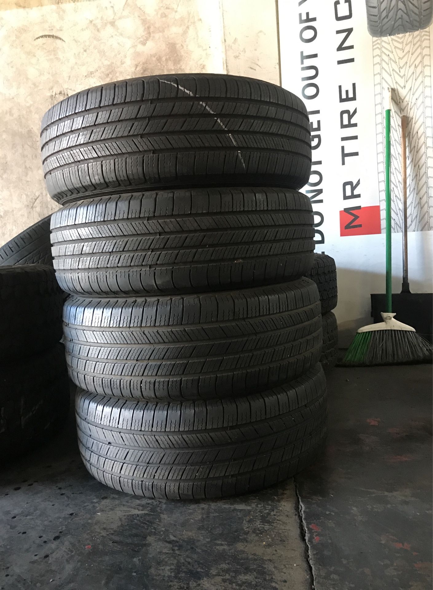 SET OF TIRES 235 65 16 MICHELLIN