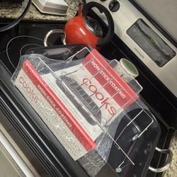 Brand New Roaster With Rack 