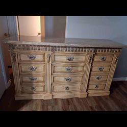🌹BEAUTIFUL VINTAGE  DRESSER/TV STAND/ BUFFET WITH 12 DRAWER AND GENUINE MARBLE TOP🌹