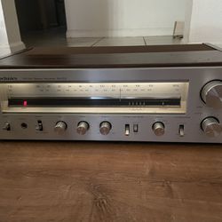 Vintage TECHNICS SA — 202 AM/FM radio stereo receiver