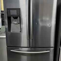 Samsung French Door Refrigerator w/WATER