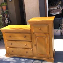 Bonito y funcional dresser/cajonera