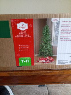 BRAND NEW 8 BOXES CHRISTMAS TREES 🎄 BOXES NEVER OPEN. $25.00 EACH BOX THANK YOU..