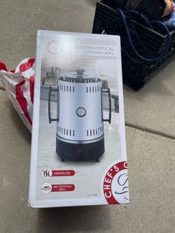 Electrical vertical skewer grill
