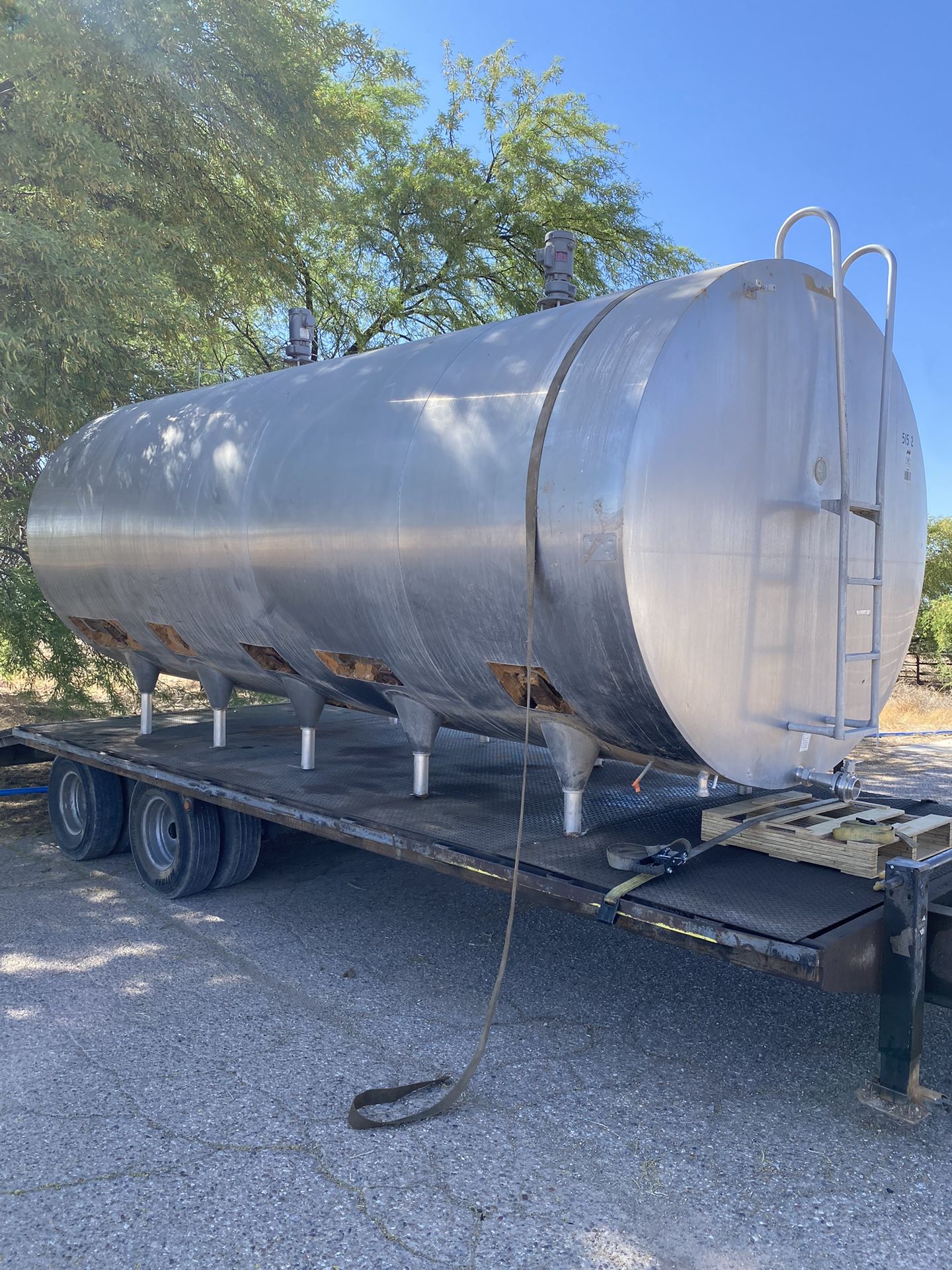 Used 5000 Gallon 304 Stainless Steel Tank-used In Dairy Farm