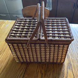 Small Lunch-Time Picnic Basket 