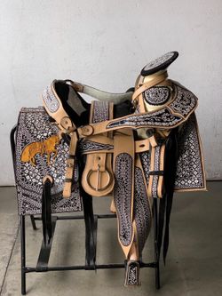 Montura bordada hecho en México 100% calidad