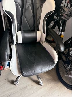 Gaming chair