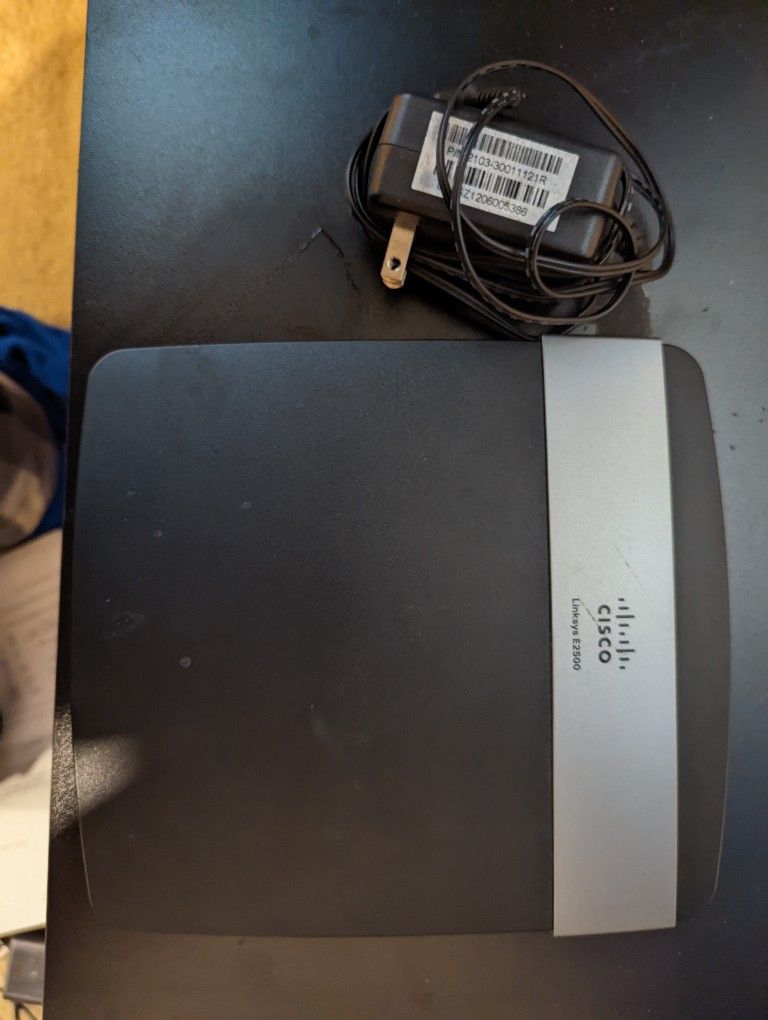 Cisco Linksys E2500 Router With Power Cable