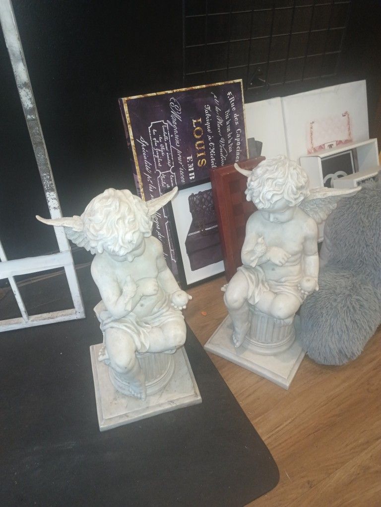 2 Outdoor Cherubs