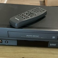 Toshiba VHS Player With Remote