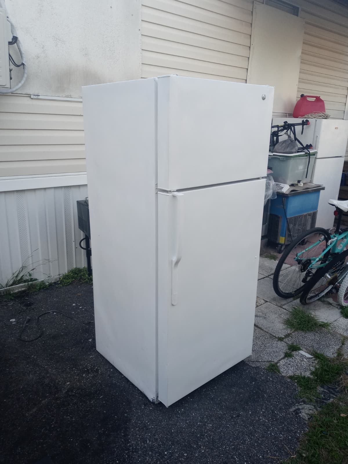 Refrigerator (nevera)