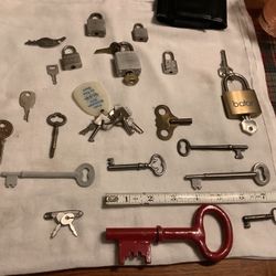 Huge lot of skeleton keys, triangle key, clock key total of 24 keys and 6 locks