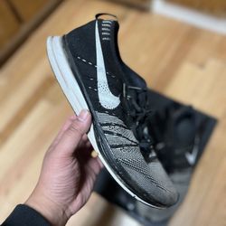 NIKE FLYKNIT TRAINER BLACK