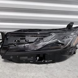 2025-2025 Toyota Camry Headlights Left OEM 