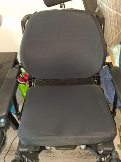 Electric wheelchair